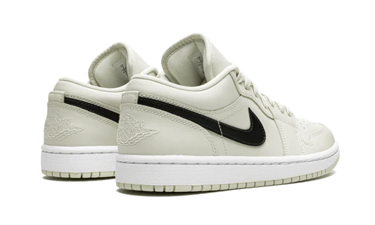 NIKE AIR JORDAN 1 RETRO LOW SE WMNS COCONUT MILK