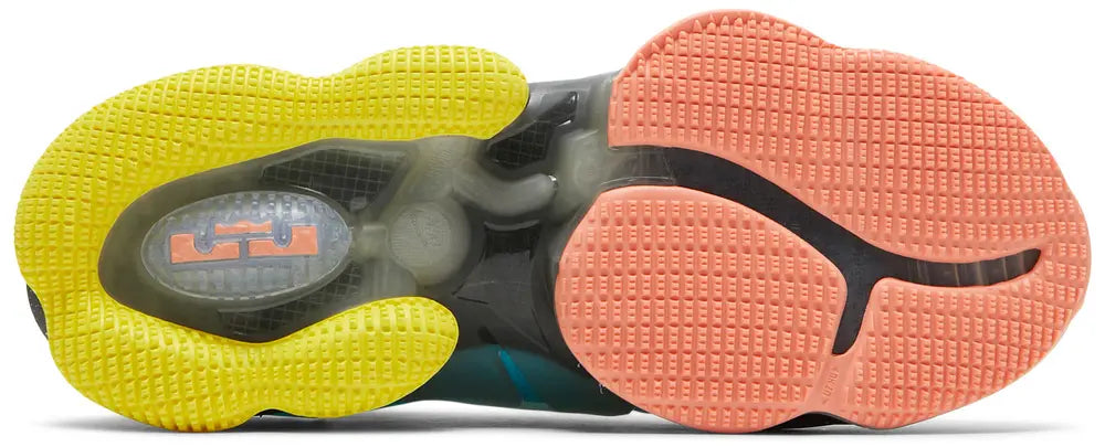 NIKE LEBRON 19 CHRISTMAS