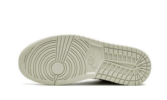 NIKE AIR JORDAN 1 RETRO LOW SE WMNS COCONUT MILK