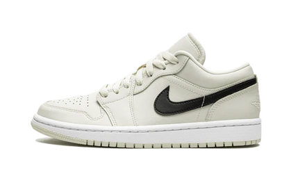 NIKE AIR JORDAN 1 RETRO LOW SE WMNS COCONUT MILK