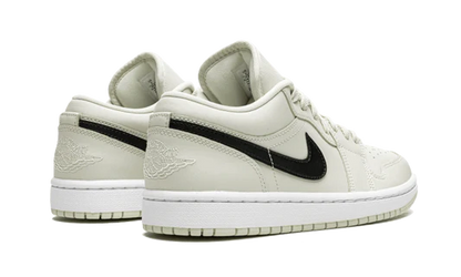 NIKE AIR JORDAN 1 RETRO LOW SE WMNS COCONUT MILK
