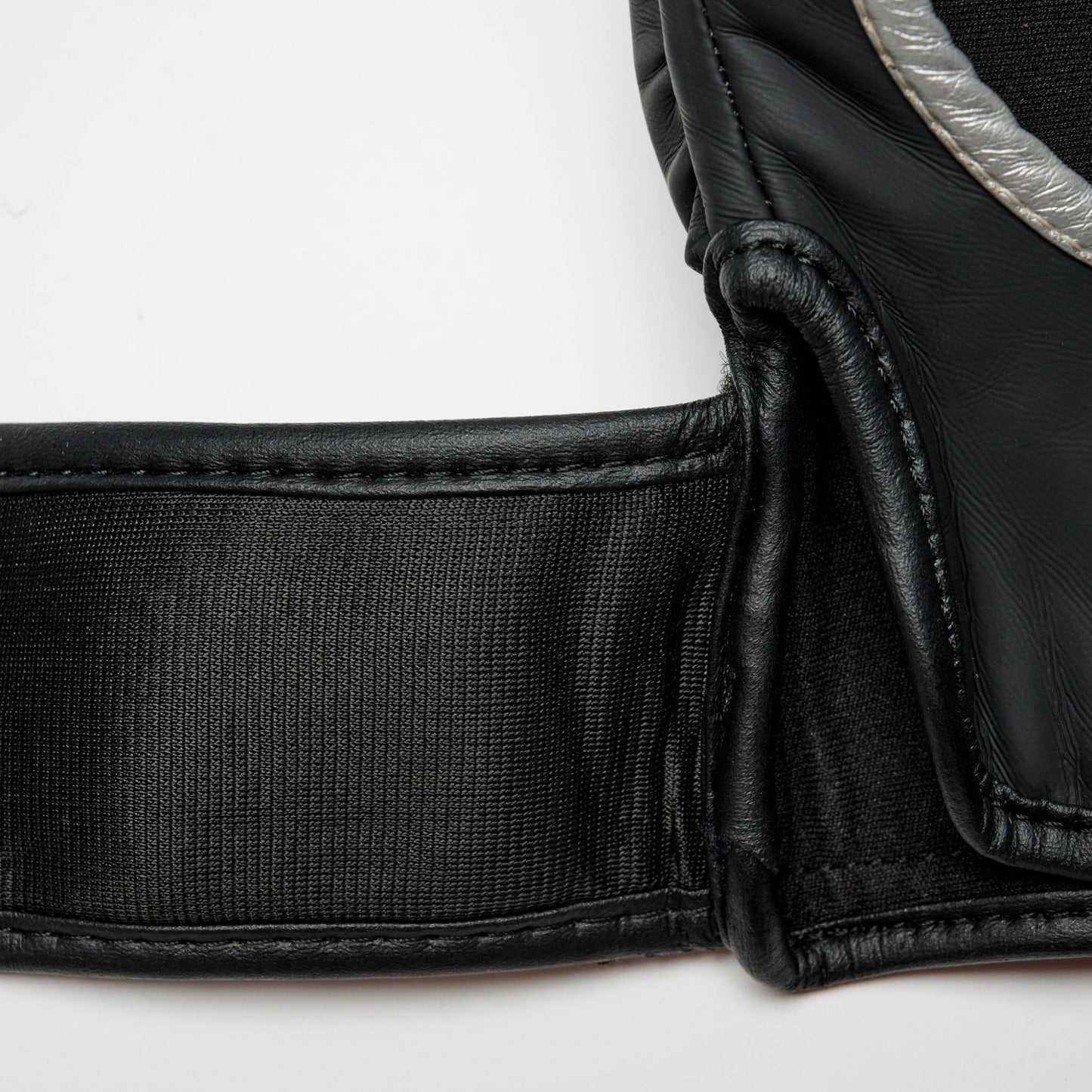 GUANTI DA MMA BLACK EDITION LEONE 1947 GP105